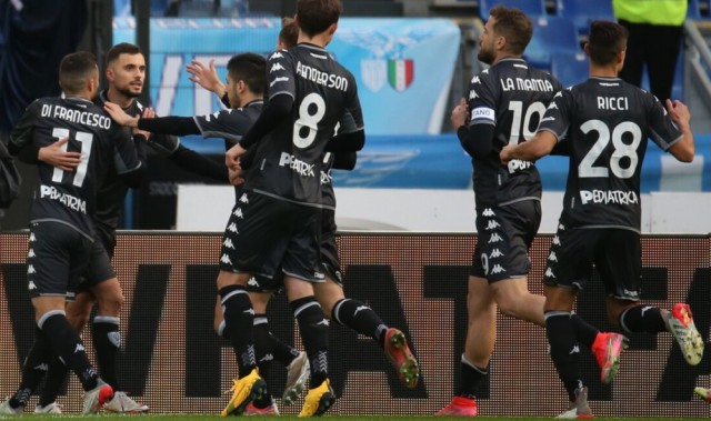  拉齐奥争议红牌引发赛后主帅激烈抗议  