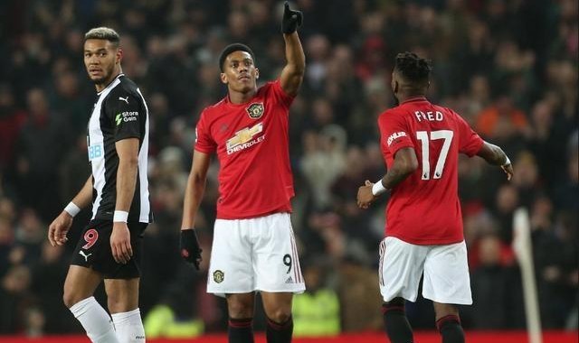  曼联防线失误连连，纽卡斯尔三球完胜红魔  