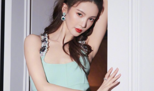  利物浦新帅首签曝光，德甲锋霸空降安菲尔德