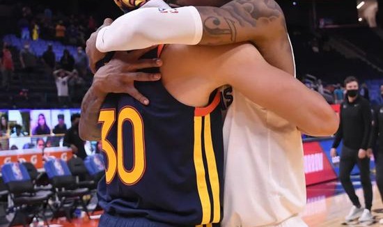  莫兰特禁赛归来率队击败开拓者  