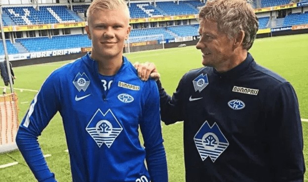  拜仁锋霸凯恩戴帽助球队横扫奥格斯堡  