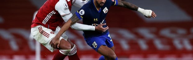  阿森纳防线失误造致命失球  