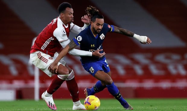  阿森纳防线失误造致命失球  