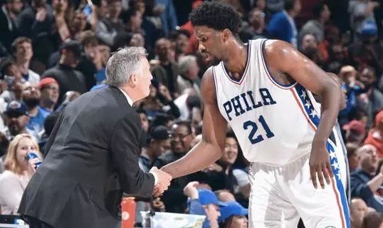  恩比德赛季报销76人陷危机  