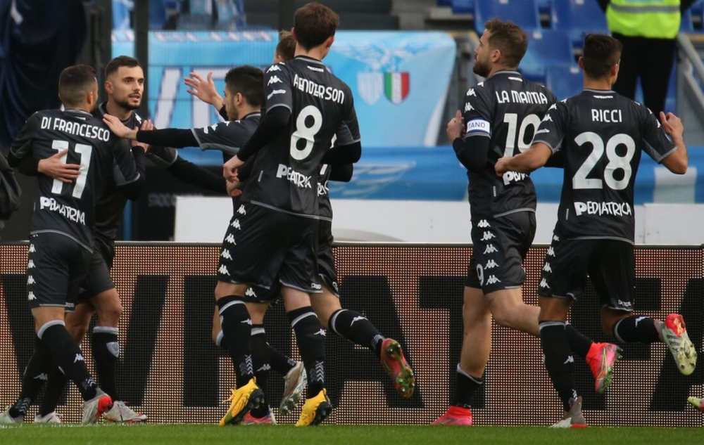  拉齐奥争议红牌引发赛后主帅激烈抗议  