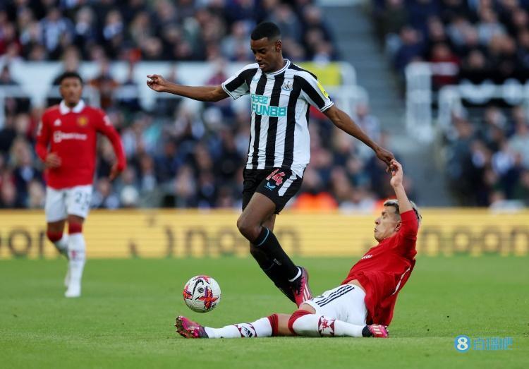  伊萨克梅开二度，纽卡斯尔联客场轻取诺丁汉森林  