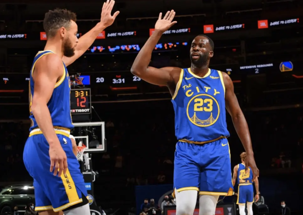  布朗森准三双尼克斯轻取活塞喜迎四连胜  