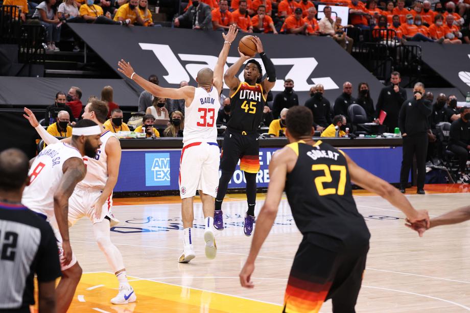  戈贝尔篮板护框制霸，森林狼客场险胜爵士